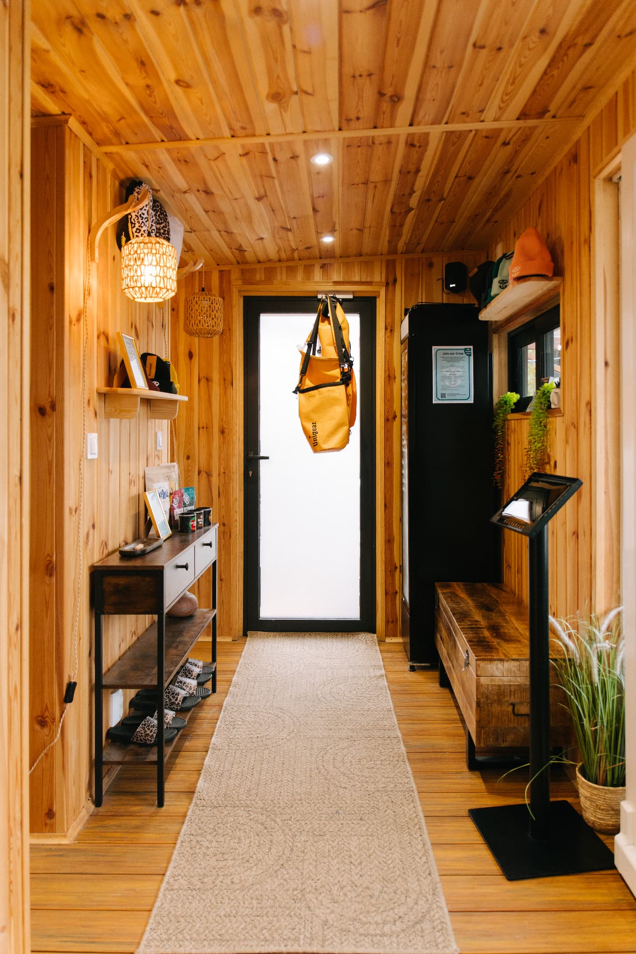 Floating Houseboat Spa Space — Impression 2